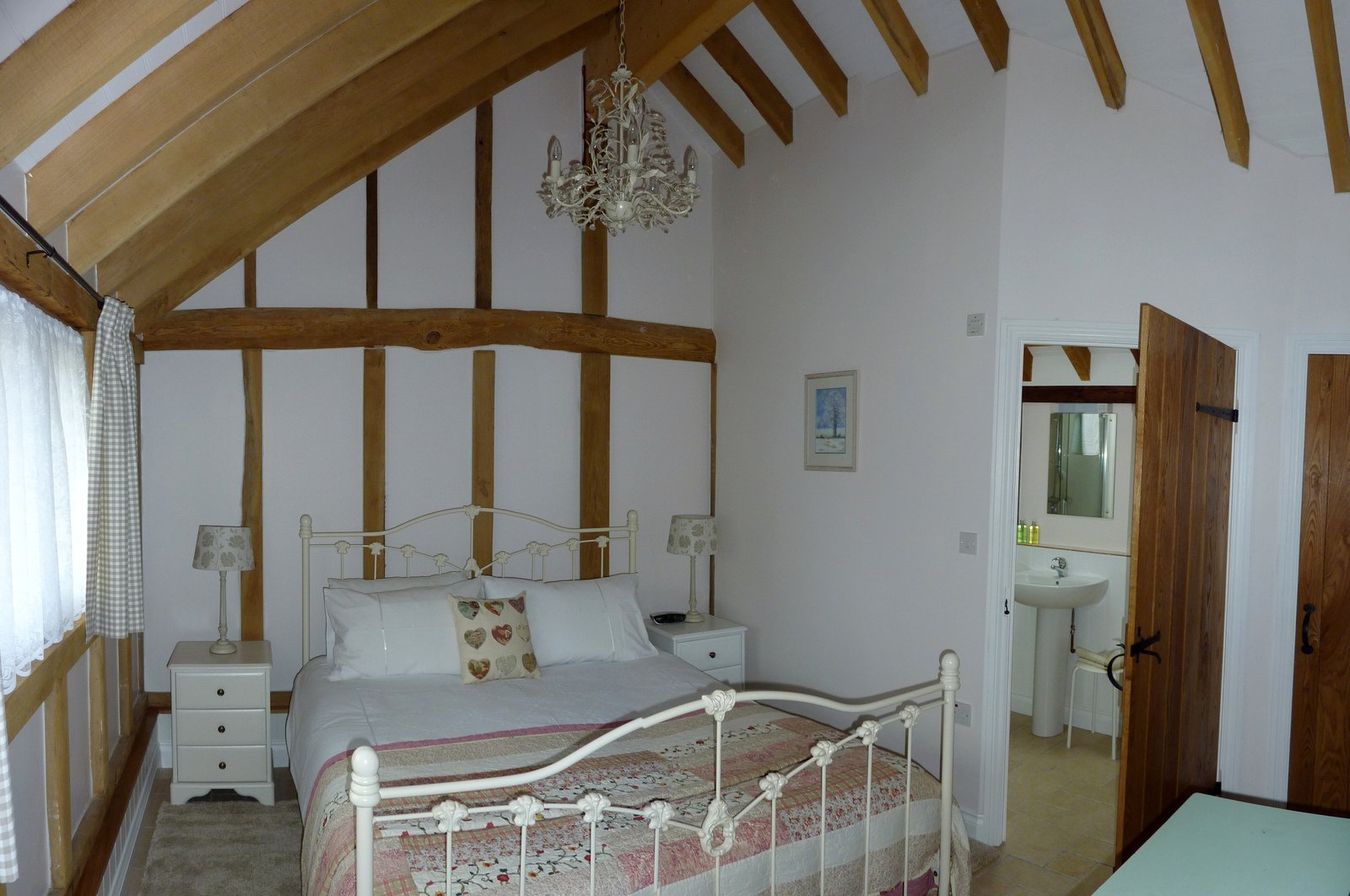 Pyesmead Farm self catering - Oak Apple barn bedroom